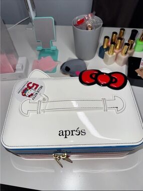 après Shimmery White Travel Cosmetic Case with Red Accent